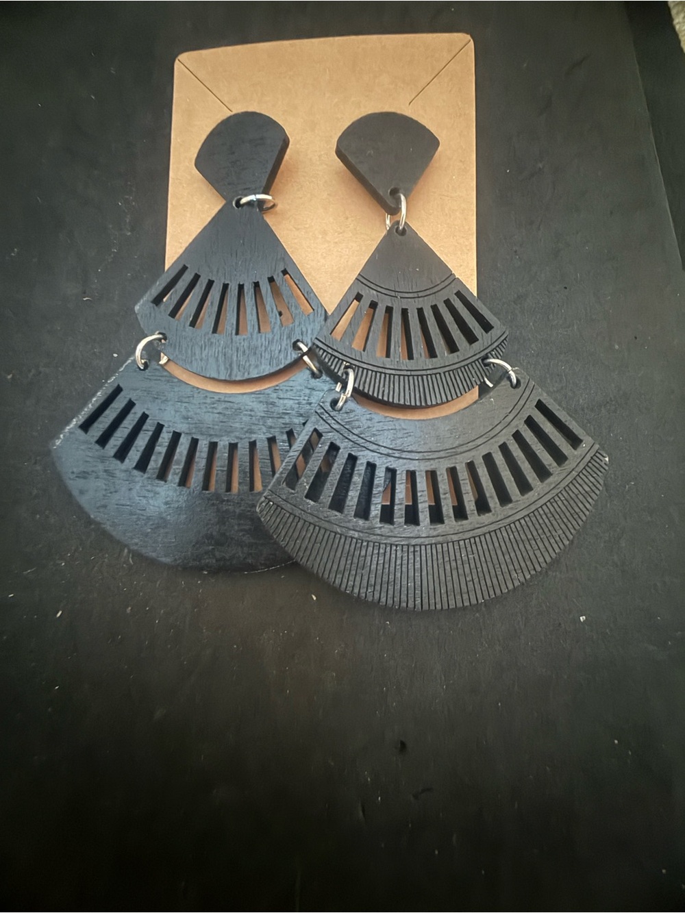 Black Fan-Style Drop Earrings - Modern Geometric Design